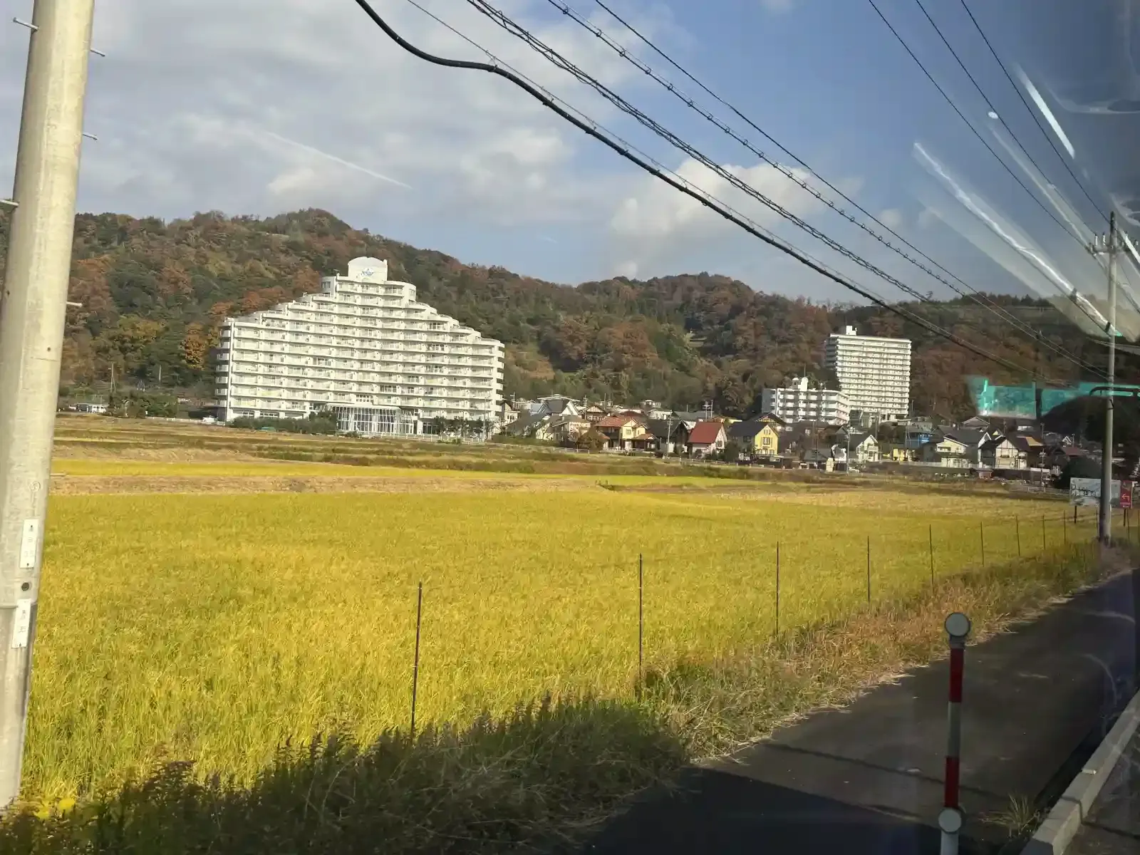 巴士窗外的京都北部田野
