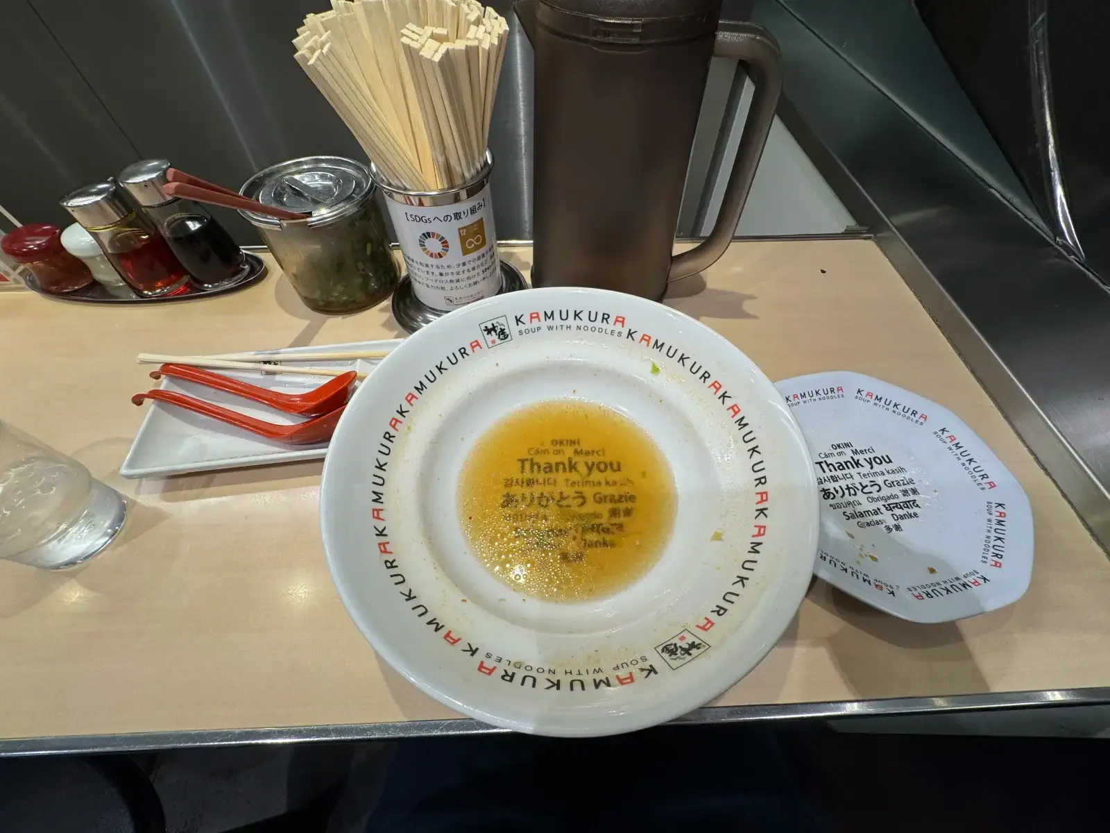 把拉麵和炒飯全部吃完