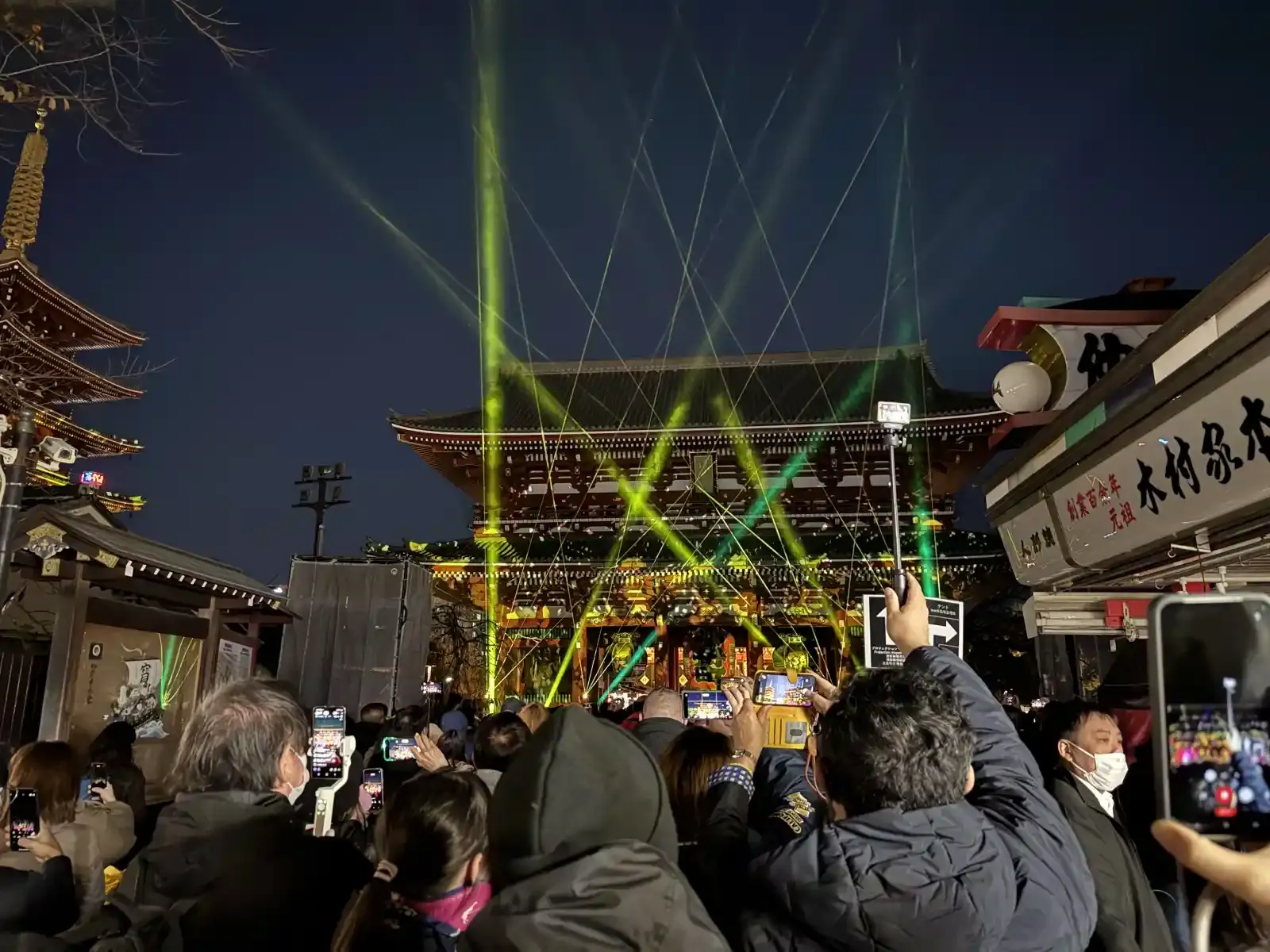 淺草寺境內的夜間光影活動